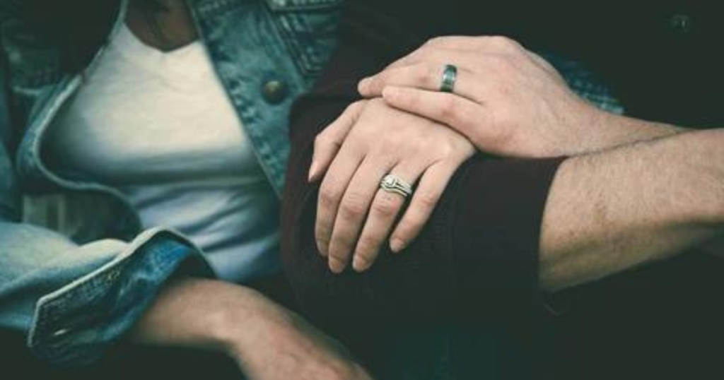 What Jewelry Can Food Handlers Wear While Working?